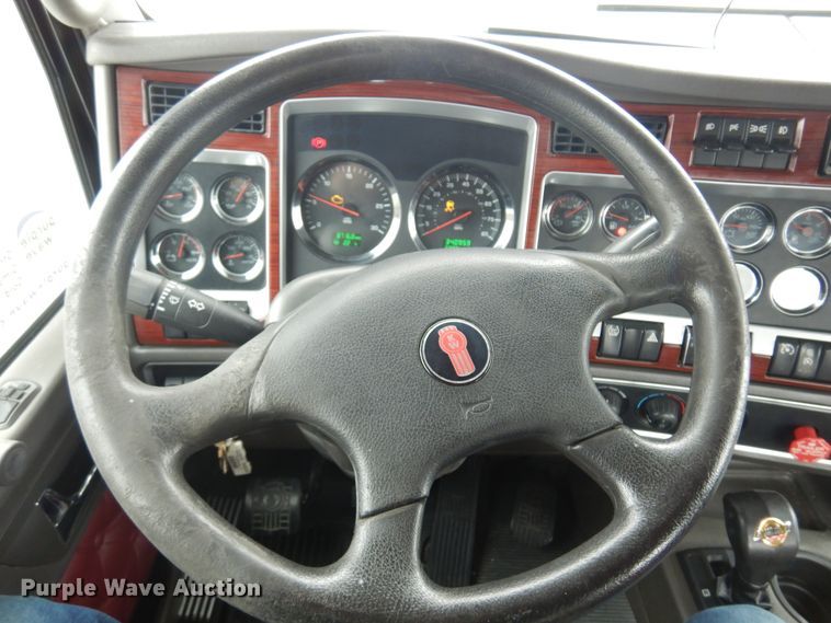 image for item DK4317 2007 Kenworth T800  semi truck