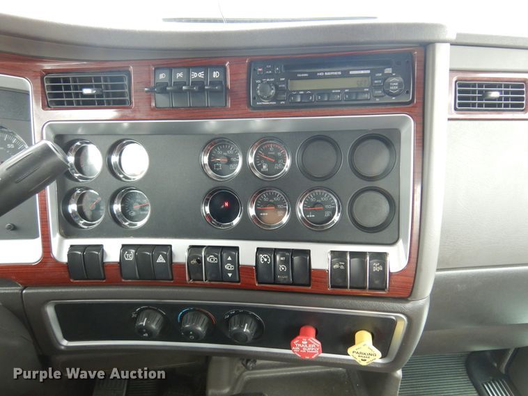 image for item DK4317 2007 Kenworth T800  semi truck