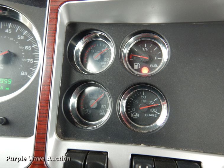 image for item DK4317 2007 Kenworth T800  semi truck