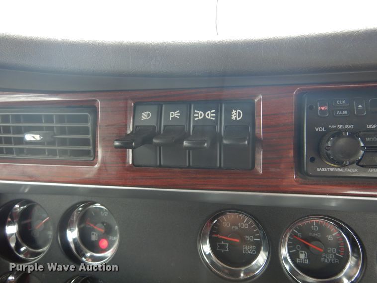 image for item DK4317 2007 Kenworth T800  semi truck