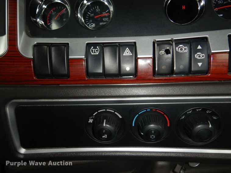 image for item DK4317 2007 Kenworth T800  semi truck