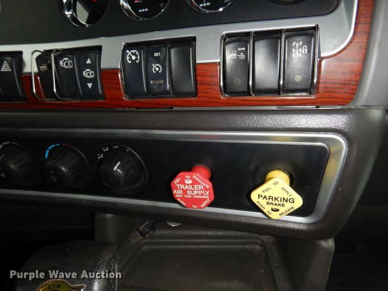 image for item DK4317 2007 Kenworth T800  semi truck