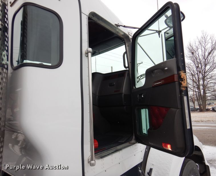 image for item DK4317 2007 Kenworth T800  semi truck