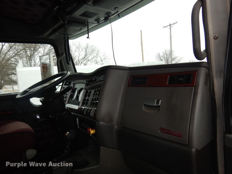 image for item DK4317 2007 Kenworth T800  semi truck