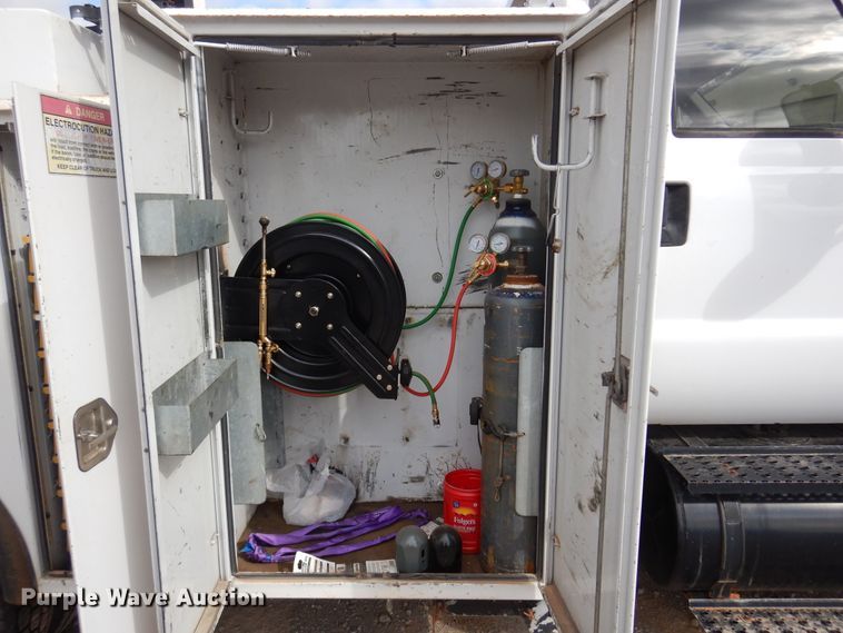 image for item DK4366 2006 Ford F750 Super Duty  utility / service truck