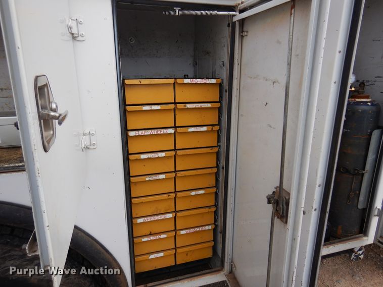 image for item DK4366 2006 Ford F750 Super Duty  utility / service truck