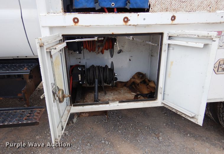 image for item DK4366 2006 Ford F750 Super Duty  utility / service truck