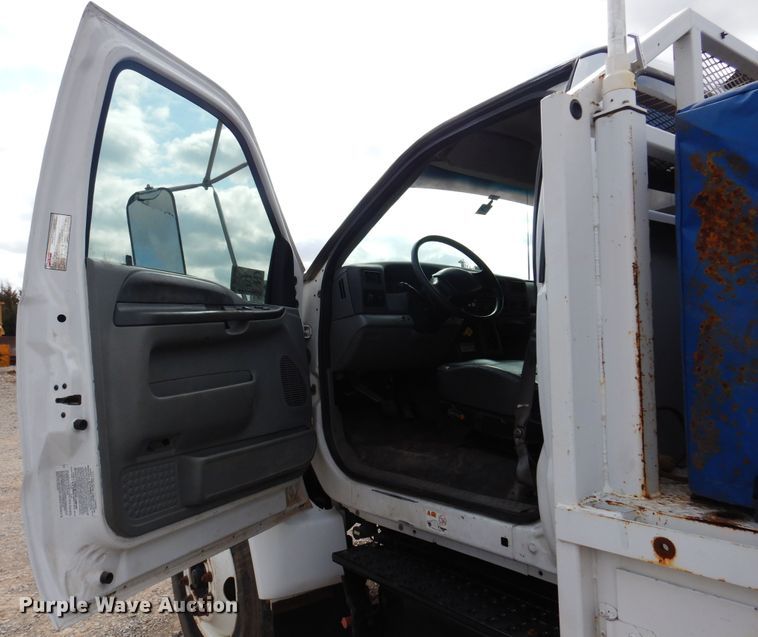 image for item DK4366 2006 Ford F750 Super Duty  utility / service truck
