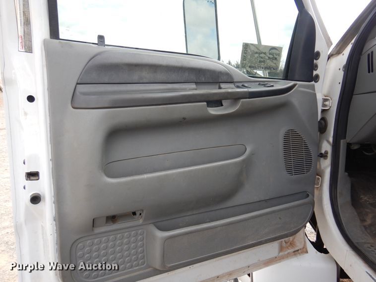 image for item DK4366 2006 Ford F750 Super Duty  utility / service truck