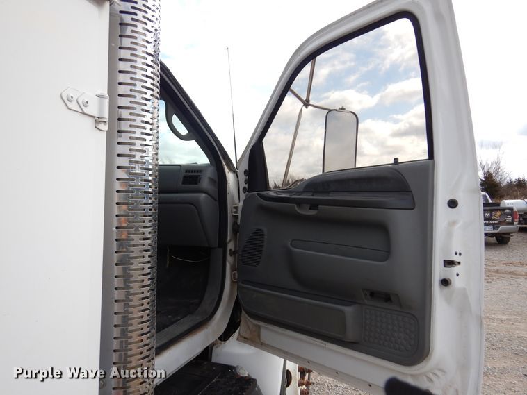 image for item DK4366 2006 Ford F750 Super Duty  utility / service truck