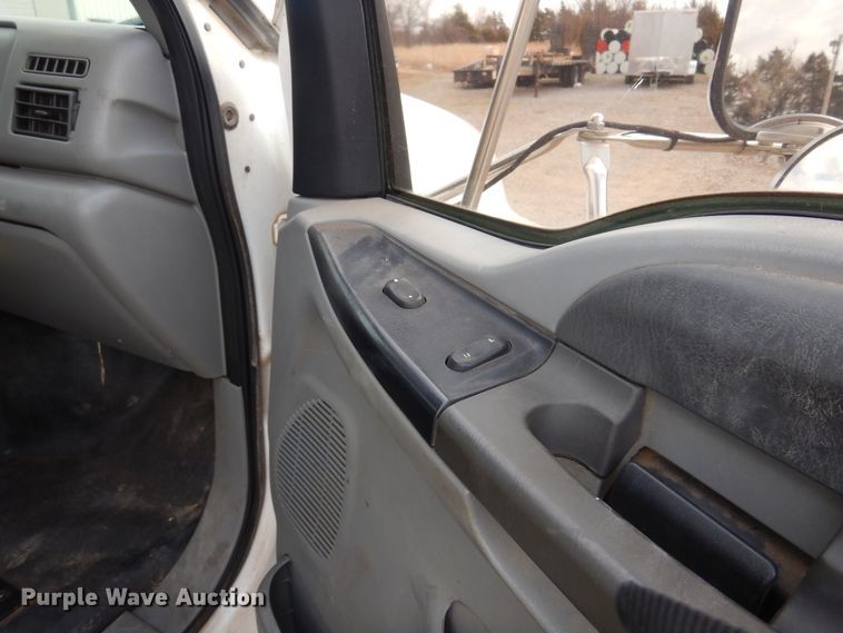 image for item DK4366 2006 Ford F750 Super Duty  utility / service truck