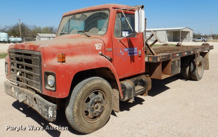 image for item DK8247 1985 International 1654  winch truck