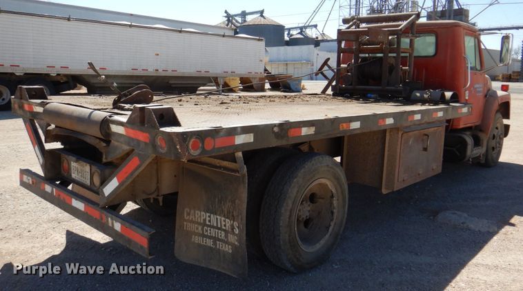 image for item DK8247 1985 International 1654  winch truck