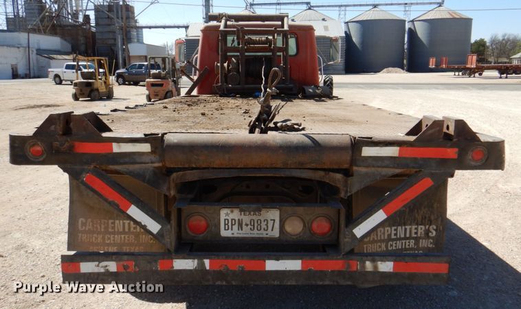 image for item DK8247 1985 International 1654  winch truck