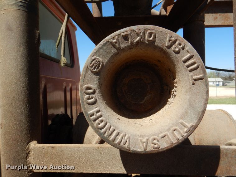 image for item DK8247 1985 International 1654  winch truck