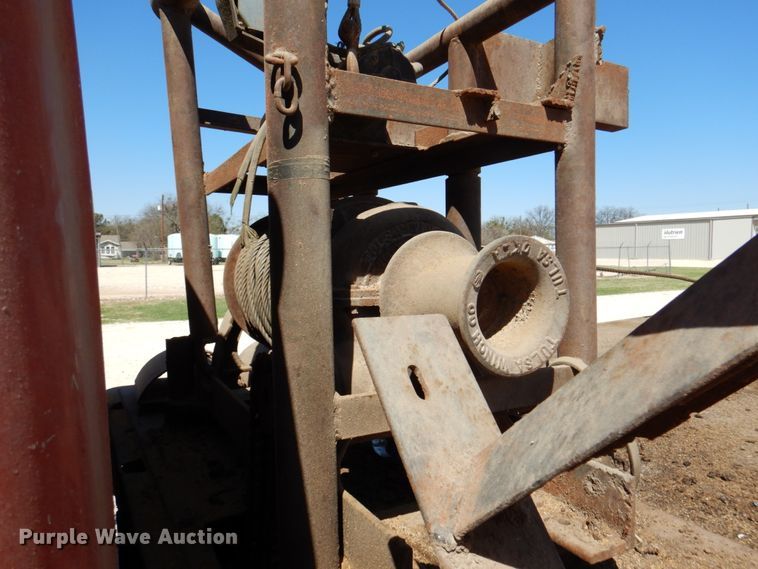 image for item DK8247 1985 International 1654  winch truck