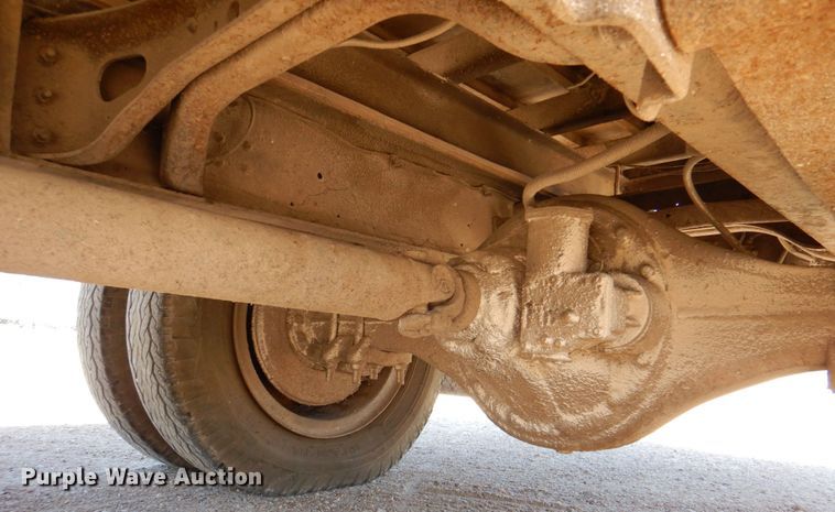 image for item DK8247 1985 International 1654  winch truck