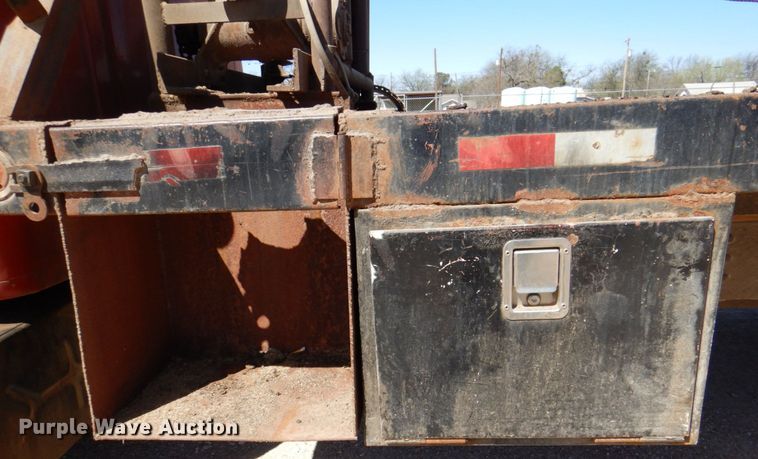 image for item DK8247 1985 International 1654  winch truck