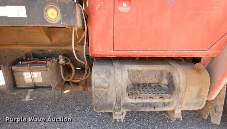 image for item DK8247 1985 International 1654  winch truck