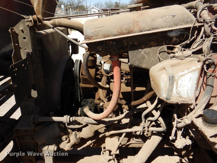 image for item DK8247 1985 International 1654  winch truck