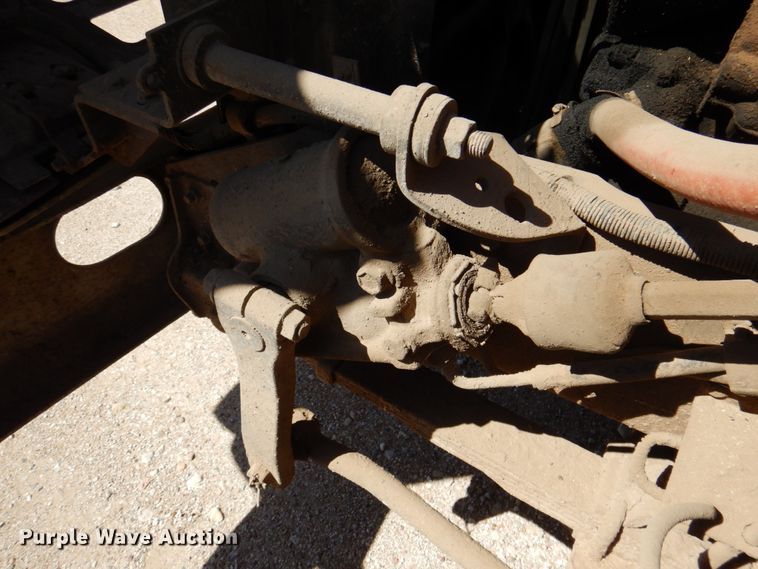 image for item DK8247 1985 International 1654  winch truck