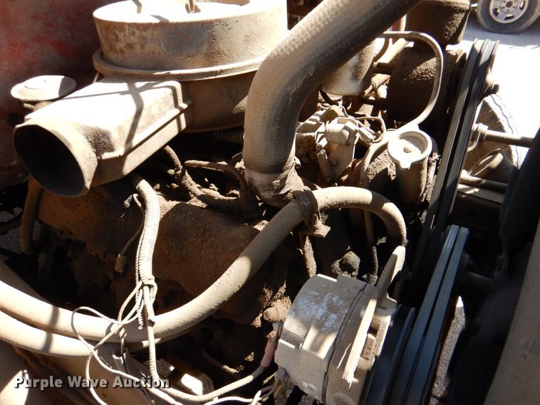 image for item DK8247 1985 International 1654  winch truck