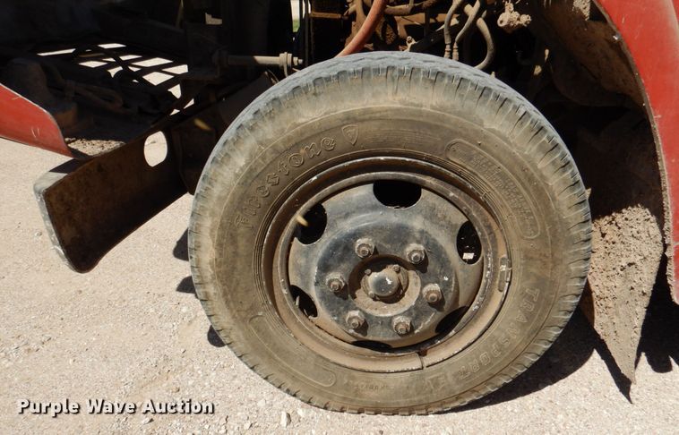 image for item DK8247 1985 International 1654  winch truck