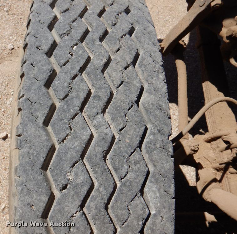 image for item DK8247 1985 International 1654  winch truck