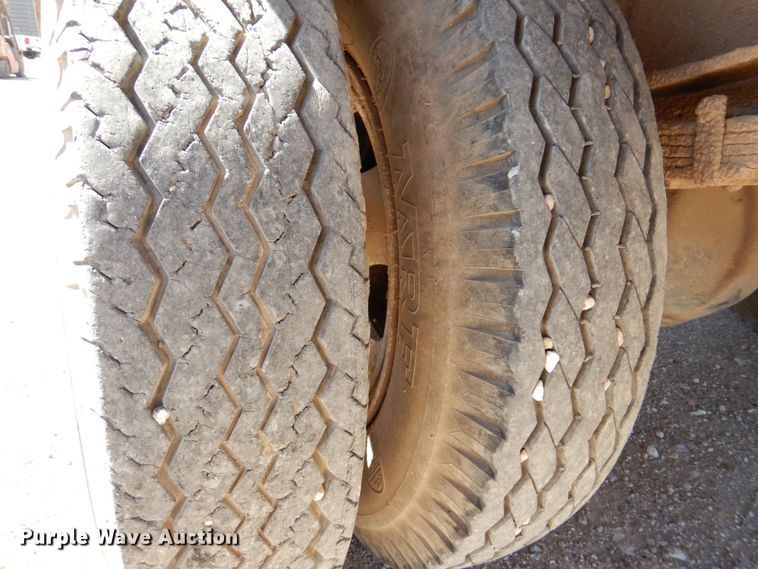 image for item DK8247 1985 International 1654  winch truck