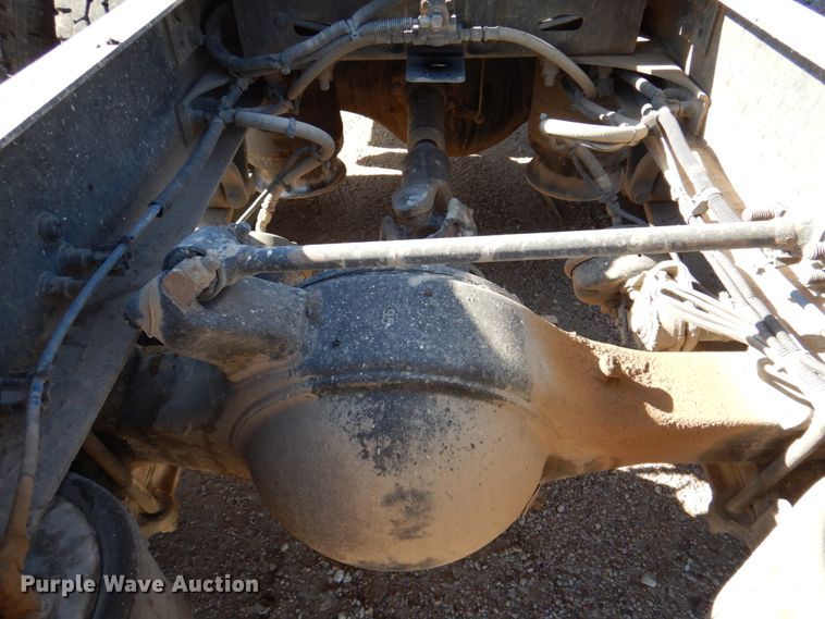 image for item DK8250 2006 Freightliner Columbia 120  semi truck