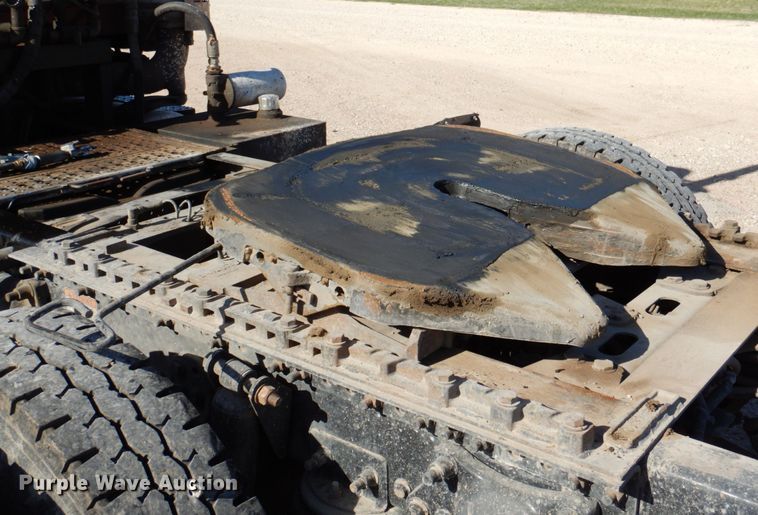 image for item DK8250 2006 Freightliner Columbia 120  semi truck