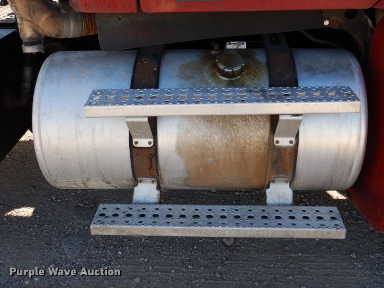 image for item DK8250 2006 Freightliner Columbia 120  semi truck