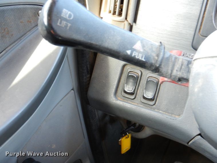 image for item DK8250 2006 Freightliner Columbia 120  semi truck