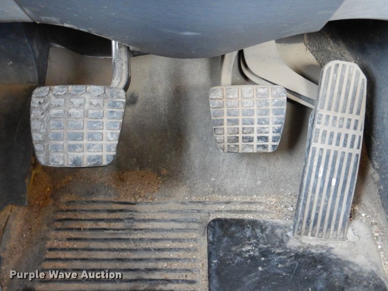 image for item DK8250 2006 Freightliner Columbia 120  semi truck