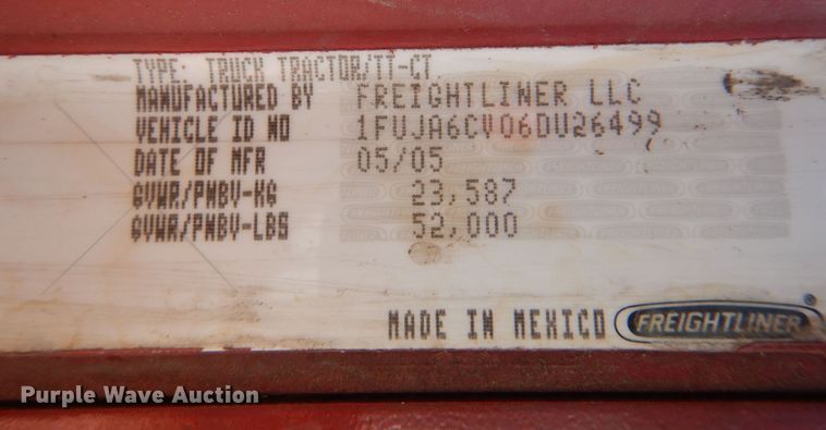 image for item DK8250 2006 Freightliner Columbia 120  semi truck