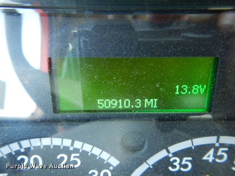 image for item DK8255 2005 Freightliner Columbia 120  semi truck