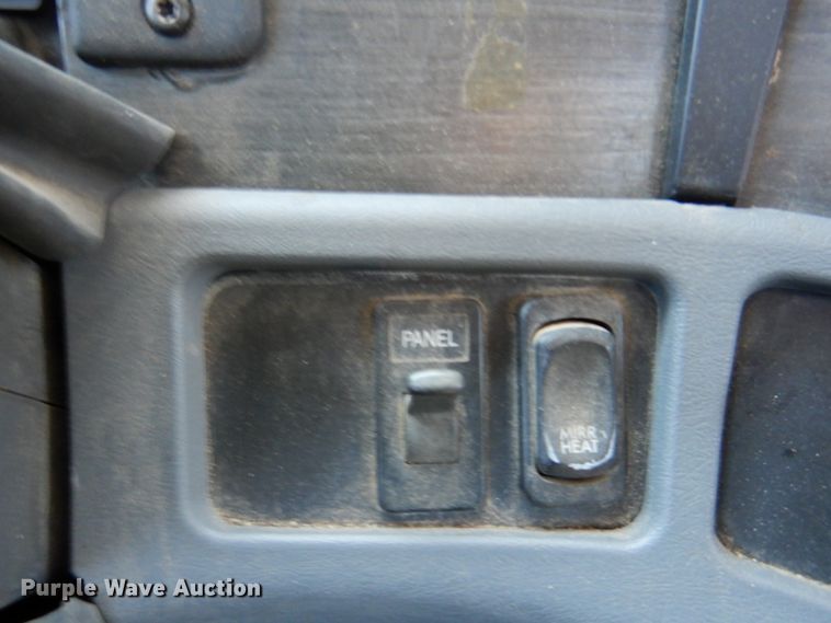 image for item DK8255 2005 Freightliner Columbia 120  semi truck