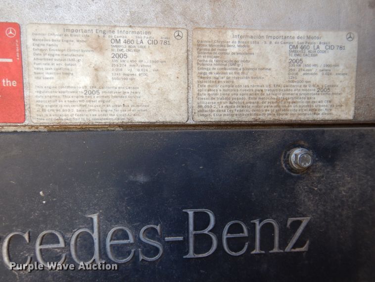 image for item DK8255 2005 Freightliner Columbia 120  semi truck