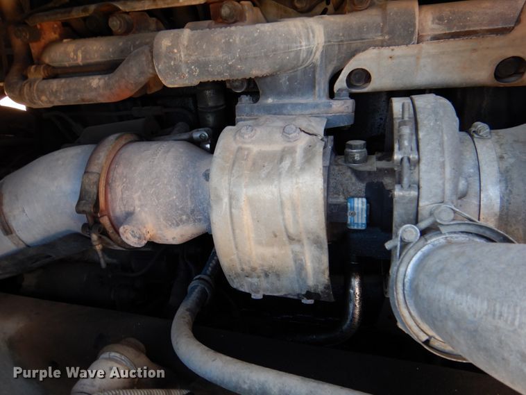 image for item DK8255 2005 Freightliner Columbia 120  semi truck