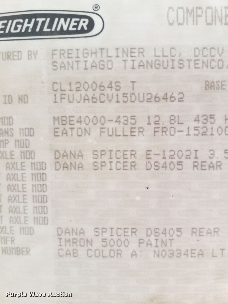 image for item DK8255 2005 Freightliner Columbia 120  semi truck