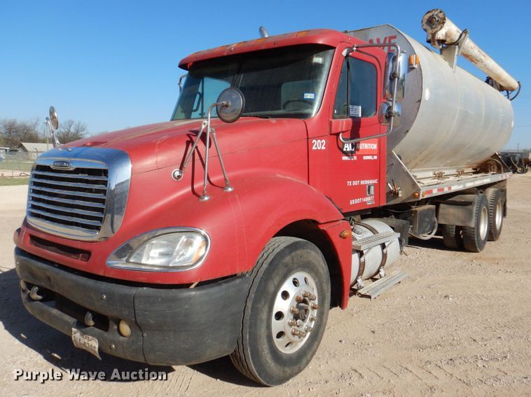 image for item DK8257 2006 Freightliner Columbia 120  feed delivery truck