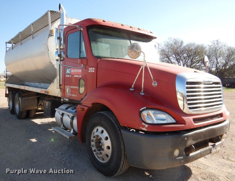 image for item DK8257 2006 Freightliner Columbia 120  feed delivery truck