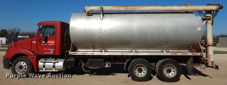 image for item DK8257 2006 Freightliner Columbia 120  feed delivery truck