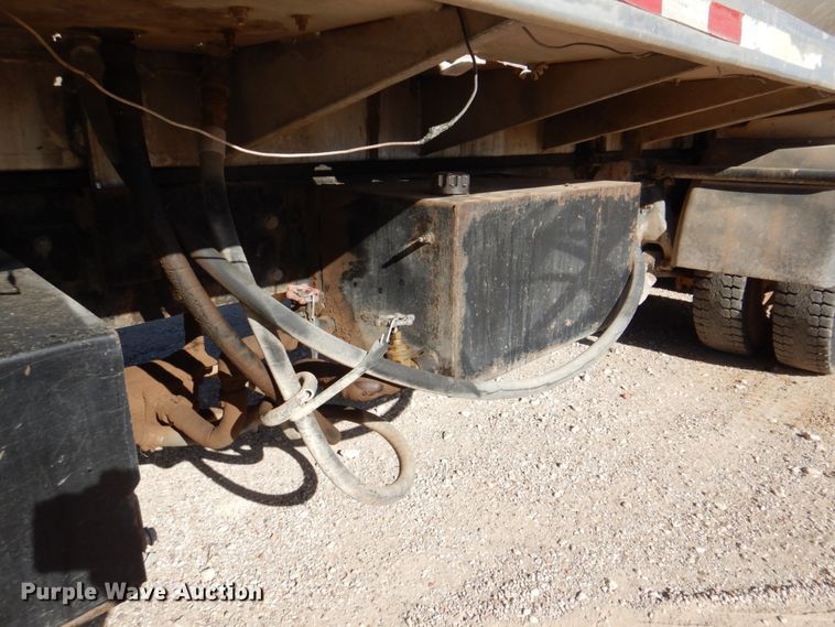 image for item DK8257 2006 Freightliner Columbia 120  feed delivery truck