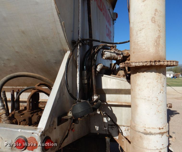 image for item DK8257 2006 Freightliner Columbia 120  feed delivery truck