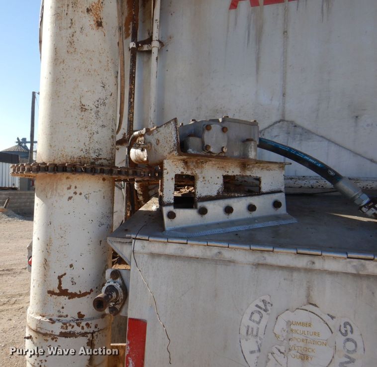 image for item DK8257 2006 Freightliner Columbia 120  feed delivery truck