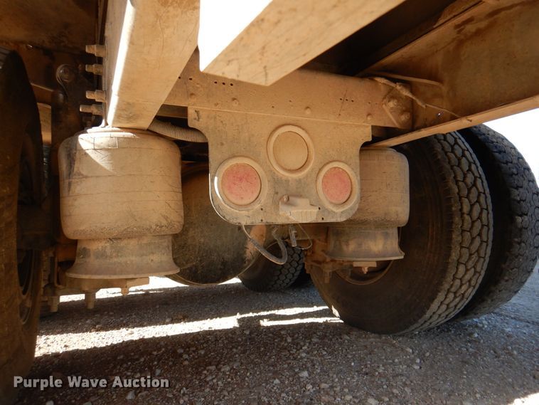 image for item DK8257 2006 Freightliner Columbia 120  feed delivery truck