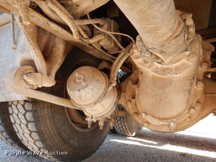 image for item DK8257 2006 Freightliner Columbia 120  feed delivery truck