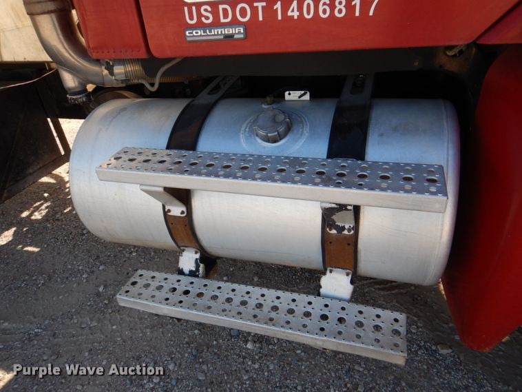 image for item DK8257 2006 Freightliner Columbia 120  feed delivery truck