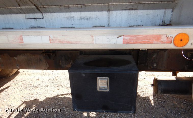 image for item DK8257 2006 Freightliner Columbia 120  feed delivery truck